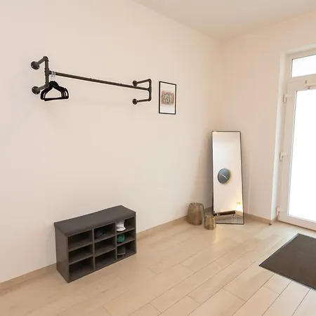 Stadthaus Mit 2 Schlafzimmern & Wohnzimmer Mit Kamin - Kostenloser Privat-parkplatz Auf Dem Grundstueck * Leipzig