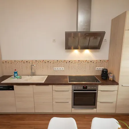 Stadthaus Mit 2 Schlafzimmern & Wohnzimmer Mit Kamin - Kostenloser Privat-parkplatz Auf Dem Grundstueck