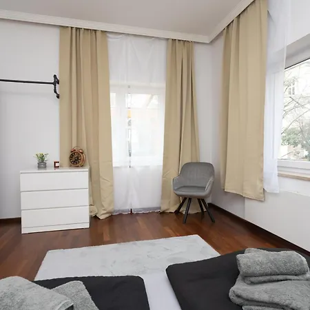 Stadthaus Mit 2 Schlafzimmern & Wohnzimmer Mit Kamin - Kostenloser Privat-parkplatz Auf Dem Grundstueck * Leipzig