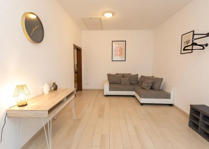 Stadthaus Mit 2 Schlafzimmern & Wohnzimmer Mit Kamin - Kostenloser Privat-parkplatz Auf Dem Grundstueck * Lipsko