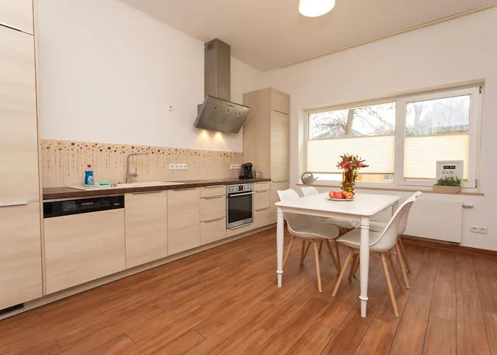 Prázdninový dům Stadthaus Mit 2 Schlafzimmern & Wohnzimmer Mit Kamin - Kostenloser Privat-parkplatz Auf Dem Grundstueck Lipsko
