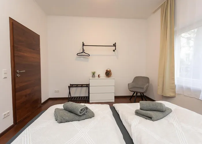 Stadthaus Mit 2 Schlafzimmern & Wohnzimmer Mit Kamin - Kostenloser Privat-parkplatz Auf Dem Grundstueck Prázdninový dům Lipsko