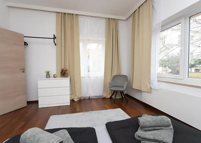 Stadthaus Mit 2 Schlafzimmern & Wohnzimmer Mit Kamin - Kostenloser Privat-parkplatz Auf Dem Grundstueck * Lipsko