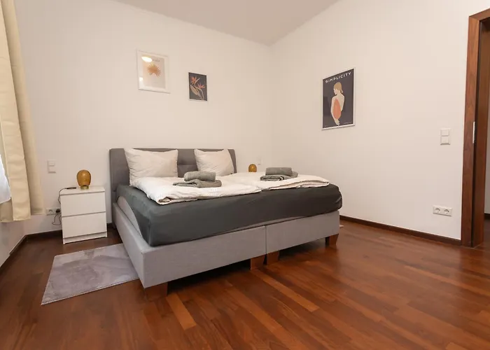 Stadthaus Mit 2 Schlafzimmern & Wohnzimmer Mit Kamin - Kostenloser Privat-parkplatz Auf Dem Grundstueck Prázdninový dům Lipsko