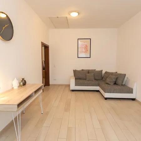 Stadthaus Mit 2 Schlafzimmern & Wohnzimmer Mit Kamin - Kostenloser Privat-parkplatz Auf Dem Grundstueck * Leipzig