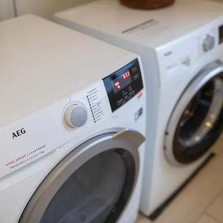 Stadthaus Mit 2 Schlafzimmern & Wohnzimmer Mit Kamin - Kostenloser Privat-parkplatz Auf Dem Grundstueck Σπίτι διακοπών