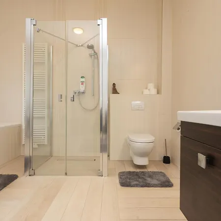 Stadthaus Mit 2 Schlafzimmern & Wohnzimmer Mit Kamin - Kostenloser Privat-parkplatz Auf Dem Grundstueck * Leipzig