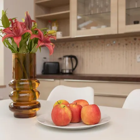 Stadthaus Mit 2 Schlafzimmern & Wohnzimmer Mit Kamin - Kostenloser Privat-parkplatz Auf Dem Grundstueck * Λειψία