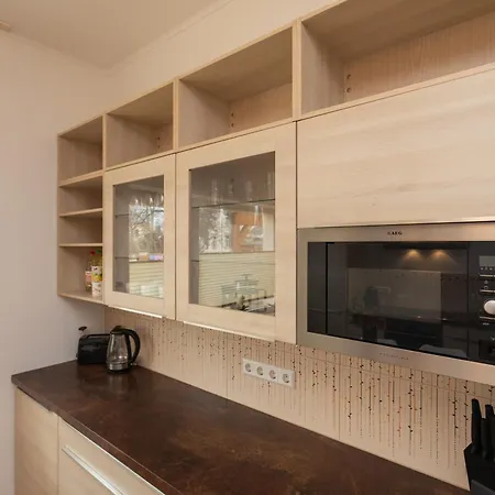 Holiday home Stadthaus Mit 2 Schlafzimmern & Wohnzimmer Mit Kamin - Kostenloser Privat-parkplatz Auf Dem Grundstueck Leipzig