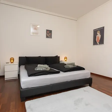 Stadthaus Mit 2 Schlafzimmern&wohnzimmer Mit Kamin - Kostenloser Privat-parkplatz Auf Dem Grundstück