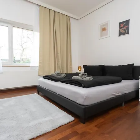 Σπίτι διακοπών Stadthaus Mit 2 Schlafzimmern & Wohnzimmer Mit Kamin - Kostenloser Privat-parkplatz Auf Dem Grundstueck