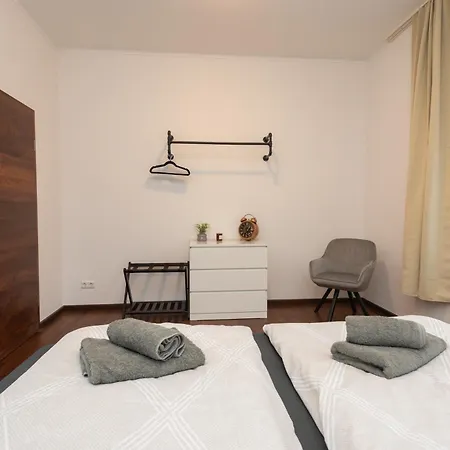 Stadthaus Mit 2 Schlafzimmern&wohnzimmer Mit Kamin - Kostenloser Privat-parkplatz Auf Dem Grundstück Ferienhaus Leipzig