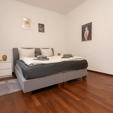Stadthaus Mit 2 Schlafzimmern&wohnzimmer Mit Kamin - Kostenloser Privat-parkplatz Auf Dem Grundstück Ferienhaus Leipzig
