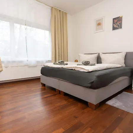 Stadthaus Mit 2 Schlafzimmern&wohnzimmer Mit Kamin - Kostenloser Privat-parkplatz Auf Dem Grundstück Ferienhaus