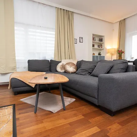 Stadthaus Mit 2 Schlafzimmern & Wohnzimmer Mit Kamin - Kostenloser Privat-parkplatz Auf Dem Grundstueck Holiday home