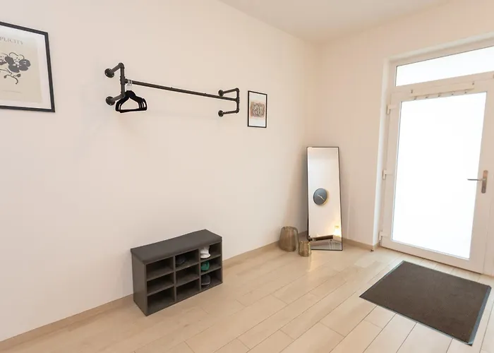 Stadthaus Mit 2 Schlafzimmern & Wohnzimmer Mit Kamin - Kostenloser Privat-parkplatz Auf Dem Grundstueck * Лейпциг