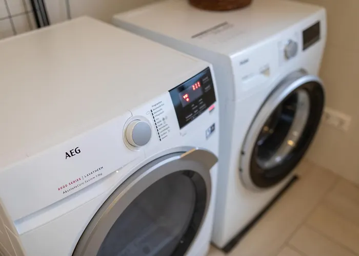 Stadthaus Mit 2 Schlafzimmern & Wohnzimmer Mit Kamin - Kostenloser Privat-parkplatz Auf Dem Grundstueck Дом отдыха