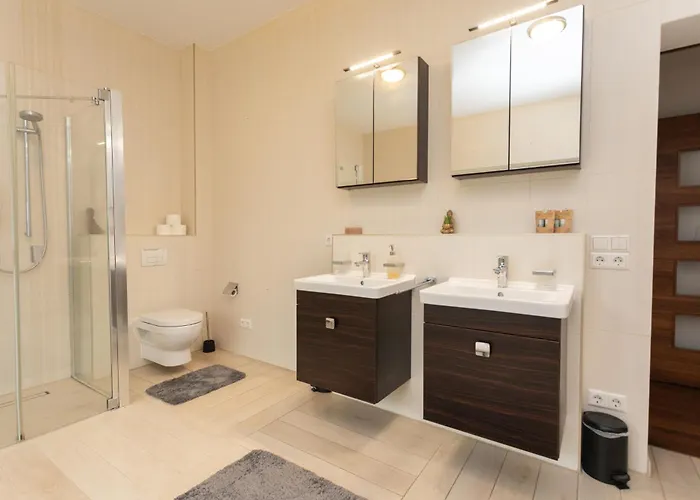 Дом отдыха Stadthaus Mit 2 Schlafzimmern & Wohnzimmer Mit Kamin - Kostenloser Privat-parkplatz Auf Dem Grundstueck Лейпциг