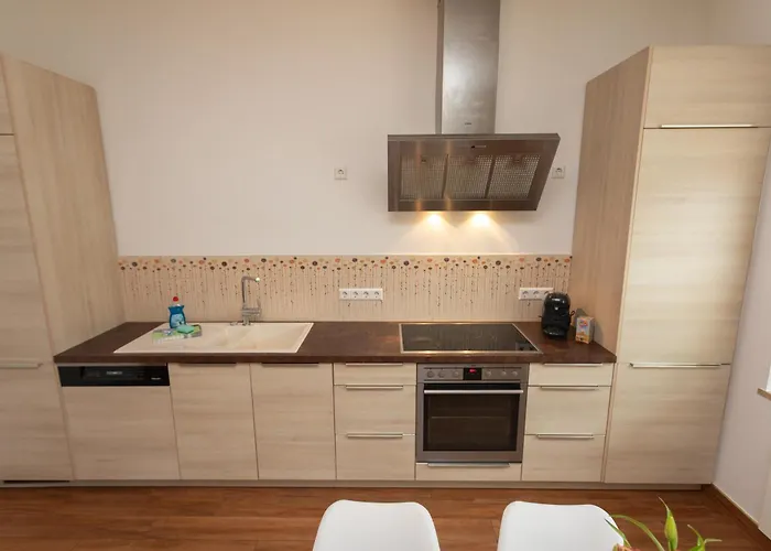 Stadthaus Mit 2 Schlafzimmern & Wohnzimmer Mit Kamin - Kostenloser Privat-parkplatz Auf Dem Grundstueck