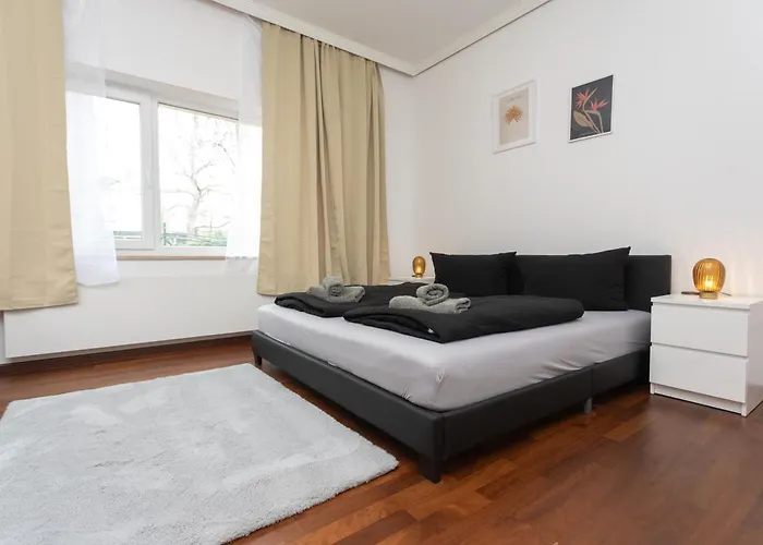 Дом отдыха Stadthaus Mit 2 Schlafzimmern & Wohnzimmer Mit Kamin - Kostenloser Privat-parkplatz Auf Dem Grundstueck