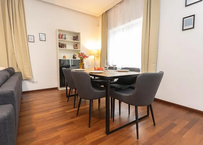 Stadthaus Mit 2 Schlafzimmern & Wohnzimmer Mit Kamin - Kostenloser Privat-parkplatz Auf Dem Grundstueck *