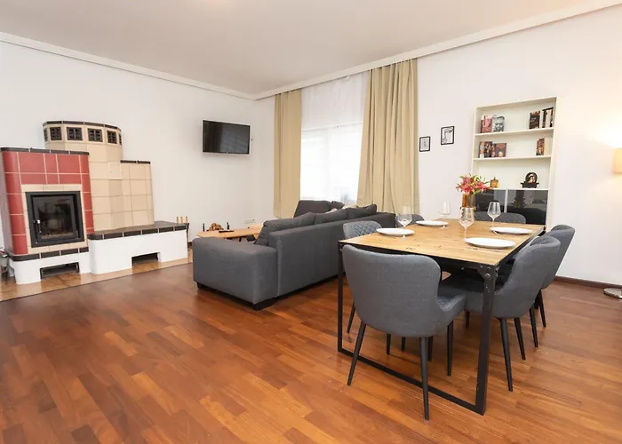 Stadthaus Mit 2 Schlafzimmern & Wohnzimmer Mit Kamin - Kostenloser Privat-parkplatz Auf Dem Grundstueck *